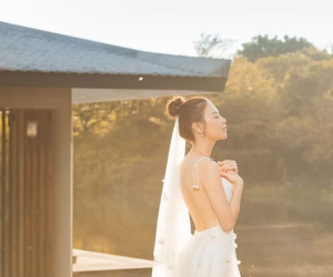 Đàm Thu Trang biểu hiện 'tăng động' trước giờ G, tung ảnh cưới "đẹp phát hờn"