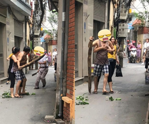 Phụ huynh lao vào 'chiến nhau' chỉ vì đo điểm thi THPT Quốc gia của con