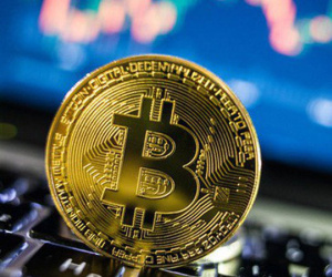 Bitcoin rơi 'xuống vực thẳm' sau câu nói của ông Trump