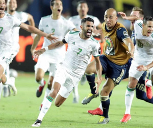 Mahrez lập siêu phẩm đá phạt ở phút bù giờ thứ 5 đưa Algeria vào chung kết CAN 2019