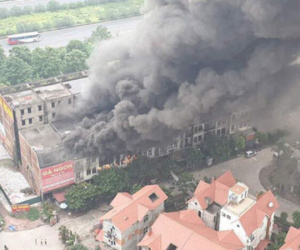 Hà Nội: Cháy gần chục căn nhà tại khu biệt thự liền kề ở Thiên Đường Bảo Sơn, khói đen bốc cao hàng chục mét