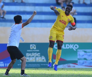 Trung vệ nhập tịch của Nam Định ghi bàn thắng đẹp nhất vòng 15 V.League