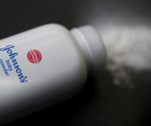 SỐC: Hãng dược phẩm Johnson & Johnson bị Mỹ điều tra hình sự vì cố tình che giấu chất gây ung thư trong phấn rôm trẻ em
