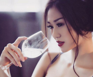 Nếu được lựa chọn, bạn muốn làm đàn bà hư hay ngoan?