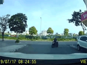 Video: Vòng cua 'hơi gắt', nữ 'ninja' có hành động nhỏ khiến dân mạng thích thú