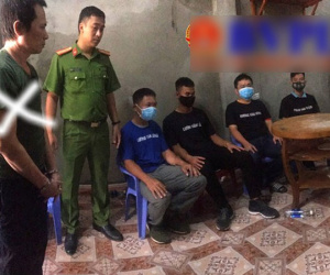 Cầm Văn Chương, Phạm Văn Dũng cưỡng hiếp nữ sinh giao gà tại phòng khách, những tên còn lại ngồi uống rượu chứng kiến
