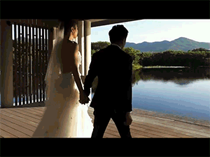 Sốt xình xịch clip cưới của Cường Đô La và Đàm Thu Trang: Khoá môi cực ngọt, 'nắm tay đi khắp thế gian' bằng siêu xe