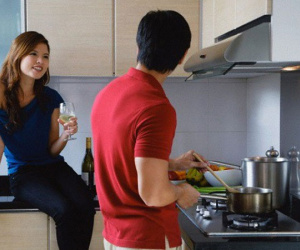 Hùng hổ đi đánh ghen với mẹ, thế nhưng đến nơi thì cả tôi và mẹ lại không biết phải đứng về phía ai