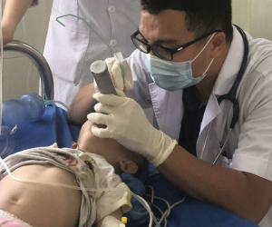 Ngỡ ngàng: Bé trai 12 tháng tuổi suy hô hấp nguy kịch do ngộ độc... thuốc phiện