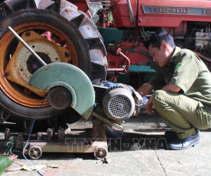 Bị điện giật khi đang cắt sắt, 2 người thương vong