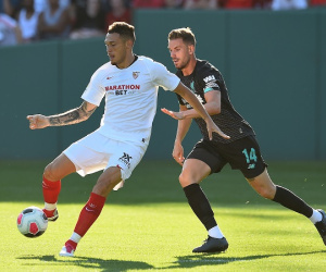 Liverpool thua nghiệt ngã phút cuối trước 10 người của Sevilla