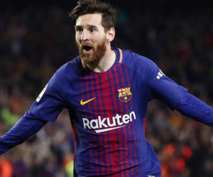 Tậu hàng loạt bom tấn, Barca vẫn không quên gia hạn hợp đồng với Messi