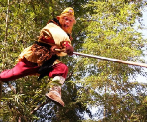 Vì sao Tôn Ngộ Không cất gậy Như Ý trên vành tai mà không phải chỗ khác?