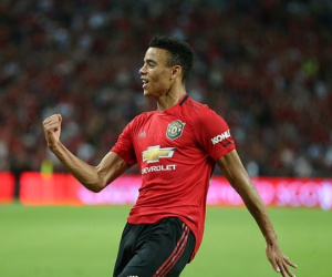 CĐV MU ngỡ ngàng với pha ghi bàn tái hiện Van Persie của Greenwood