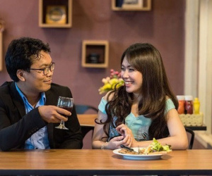 Đánh ghen là phải như mẹ chồng nhà này, chưa cần con dâu đòi công bằng đã đánh ngay đòn phủ đầu khiến nhân tình của con trai khóc thét