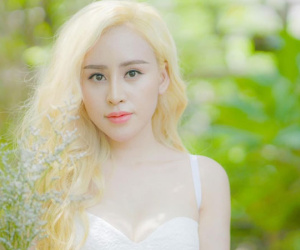 Bà Tưng Huyền Anh xuất hiện với mái tóc vàng hoe, tiết lộ số lần sửa mũi trong 6 năm khiến dân mạng giật mình