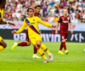 Griezmann mờ nhạt, Barca vẫn thắng dễ đội bóng mới của Iniesta