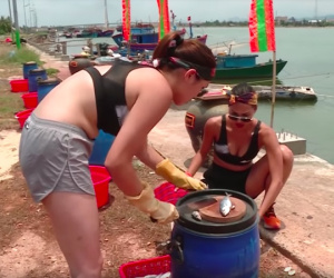 Cuộc đua kỳ thú: Vô tư mặc đồ bơi gợi cảm, Hoa hậu Kỳ Duyên lộ bụng mỡ khiến ai cũng choáng