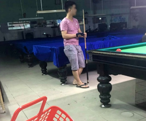 Anh chồng xách giỏ đi siêu thị suốt 3 tiếng vẫn chưa về, cô vợ 'tốc váy' đi tìm mới lòi ra thảm cảnh mà bao bà vợ đều rất sợ