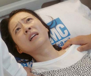 Nửa đêm đau bụng đi đẻ liền tức tốc gọi điện cho mẹ chồng, tôi bị bà quát ầm ĩ vì một lý do khó tin