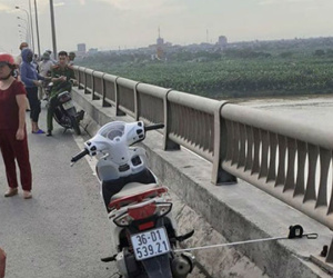 Vụ cô gái trẻ để lại xe máy nhảy xuống sông Hồng mất tích: Nhắn tin vĩnh biệt bạn trai trước khi tự tử nhưng không nói rõ địa điểm