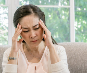 Nhìn chiếc bụng phẳng lỳ và mảnh vải vừa lôi ra khỏi người con dâu, tôi chết đứng khi nghĩ đến những lời nói trước đó của vợ chồng con
