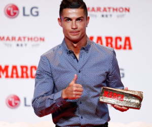 Ronaldo được tôn vinh là 'huyền thoại'