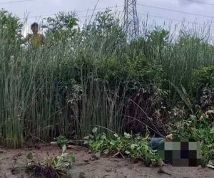 Bàng hoàng phát hiện thi thể bé trai nằm ở bờ sông