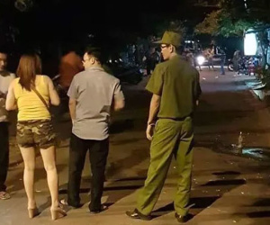 Con trai chủ quán karaoke đâm khách tử vong