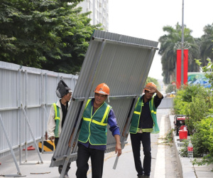 Rào chắn nhiều tuyến đường Hà Nội để xây 'Thánh đường tốc độ' F1