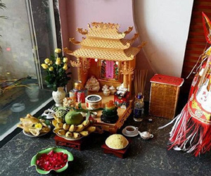 Đầu tháng cô hồn đặt đúng thứ này lên bàn thờ, tiền bạc chiếu rọi, làm gì cũng hanh thông