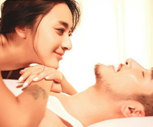 Tại sao việc phụ nữ chủ động khơi mào chuyện ân ái lại quan trọng với cánh mày râu?