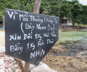 'Đổi 1kg hải sản bằng 1kg rác nhựa' trên đảo Nam Du, hành động của anh Bảy được dân mạng ủng hộ nhiệt tình