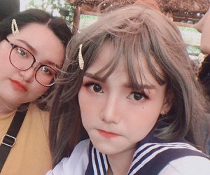Sự thật đằng sau những bức hình về cô gái lai Tây mặc đồng phục khiến nhiều người ngỡ ngàng