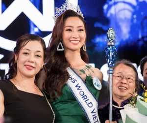 Bất ngờ với chức vụ 'khủng' và dung mạo đời thường phúc hậu, quý phái của mẹ tân Hoa hậu thế giới Việt Nam - Lương Thùy Linh