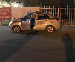 Tài xế taxi tá hỏa khi khách rút súng ‘xin’ tiền
