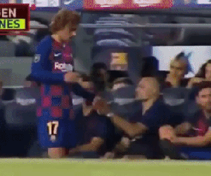 VIDEO: Messi từ chối bắt tay, khó chịu ra mặt với Griezmann
