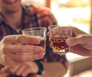 5 thói quen trước khi ăn tàn phá dạ dày khủng khiếp, còn rước cả ung thư vào người