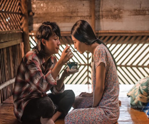 'Sóng gió' đã 'hot' thì đến cả clip hậu trường cũng 'hot': Vừa tung đã đạt gần 500.000 lượt xem
