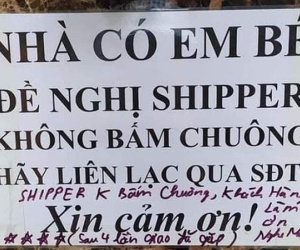 Sợ con nhỏ giật mình, mẹ trẻ để lại ghi chú dặn shipper không được bấm chuông, không ngờ gặp phải trường hợp 'lầy lội' thế này...