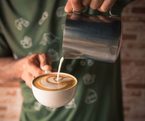 Tại sao mỗi lần uống cà phê là buồn đi đại tiện?