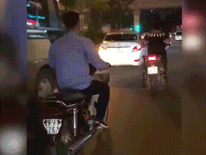 Video: Kịch tính màn truy đuổi ô tô gây tai nạn rồi bỏ chạy trên phố Xã Đàn