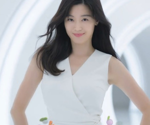 'Mợ chảnh' Jun Ji Hyun tái xuất, khoe vòng eo thon gọn sau 2 lần sinh nở khiến ai cũng ghen tị