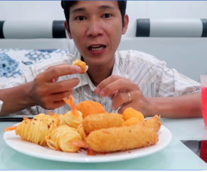 Lâm Vlog chuyên làm clip ăn uống đúng 12 giờ đêm: Thế mạnh của người khác là ngoại hình, thế mạnh của mình là sự khác lạ