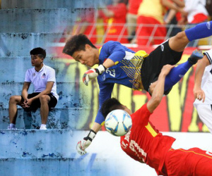 Thủ môn Phí Minh Long: 'Ở vào vị trí này thì phải chấp nhận thôi'