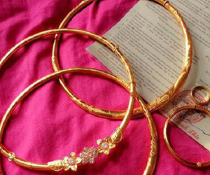 Chuyện thật như đùa: Đúng ngày cưới cô dâu ôm cả thùng tiền mừng cùng vàng và chú rể trả thẳng bố mẹ chồng