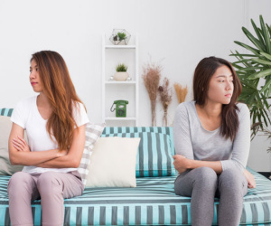 Tưởng bị em chồng trộm mất tiền, tôi ngày đêm mỉa mai 'đá xéo' cô ấy, nhưng vài ngày sau, những cọc tiền 10 triệu liên tục xuất hiện khiến tôi hối hận khôn nguôi