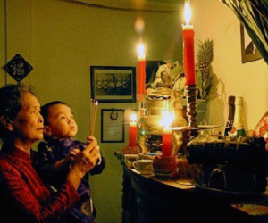 Dùng nước lã lau bàn thờ, nhầm lẫn tai hại ai cũng nghĩ đúng hóa ra sai bét nhè