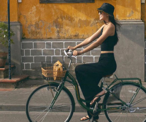 Street style sao Việt: Tiểu Vy tự tin khoe eo con kiến, Tú Anh bị chàng 'quý tử' chiếm hết spotlight