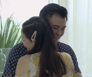 Về nhà đi con ngoại truyện: Quốc gây sốc khi vẫn ôm ấp, tíu tít với vợ cũ xinh đẹp vừa đi nước ngoài về